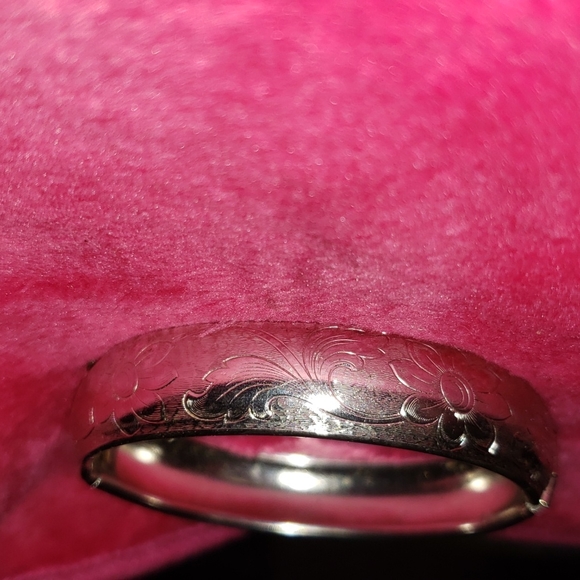 .925 Sterling Silver Bracelet with Floral Vine Engraving Details - Picture 4 of 17